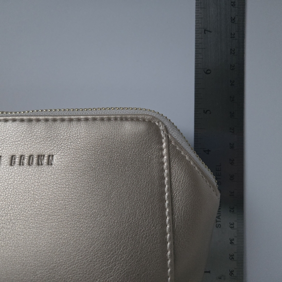 NWOT Bobbi Brown Gold Metallic Makeup Bag Cosmetic Travel Pouch Zipper Case - Picture 3 of 10